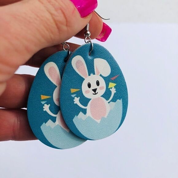 Faux leather tear drop dangle fashion earrings - Picture 2 of 3